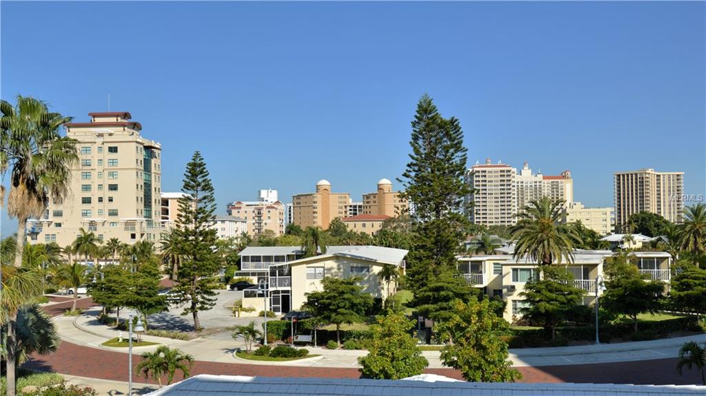 400 GOLDEN GATE POINT, SARASOTA, Florida 34236, 2 Bedrooms Bedrooms, 5 Rooms Rooms,2 BathroomsBathrooms,Residential,For sale,GOLDEN GATE,A4205992