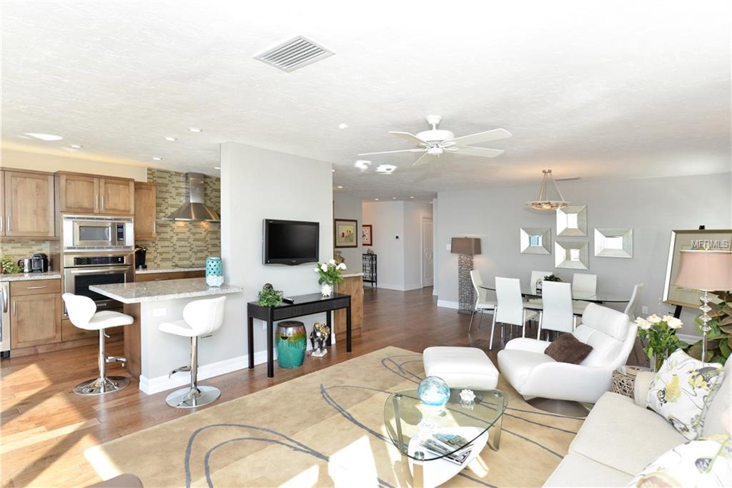 400 GOLDEN GATE POINT, SARASOTA, Florida 34236, 2 Bedrooms Bedrooms, 5 Rooms Rooms,2 BathroomsBathrooms,Residential,For sale,GOLDEN GATE,A4205992