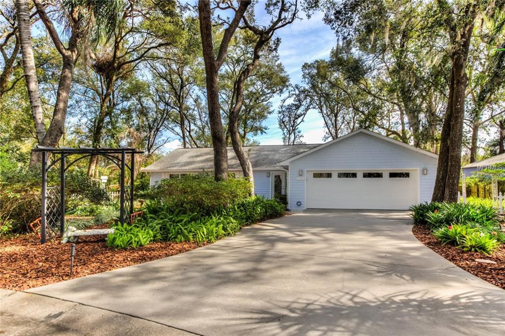 658 CLARK COURT, MOUNT DORA, Florida 32757, 3 Bedrooms Bedrooms, 7 Rooms Rooms,2 BathroomsBathrooms,Residential,For sale,CLARK,G4852792