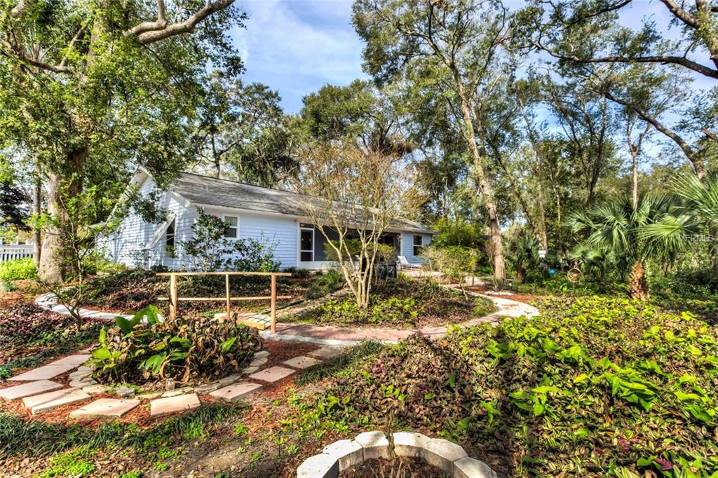 658 CLARK COURT, MOUNT DORA, Florida 32757, 3 Bedrooms Bedrooms, 7 Rooms Rooms,2 BathroomsBathrooms,Residential,For sale,CLARK,G4852792