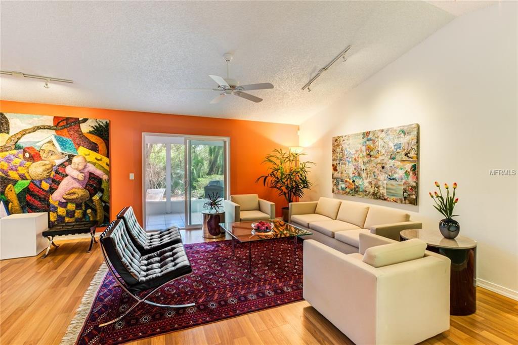 658 CLARK COURT, MOUNT DORA, Florida 32757, 3 Bedrooms Bedrooms, 7 Rooms Rooms,2 BathroomsBathrooms,Residential,For sale,CLARK,G4852792