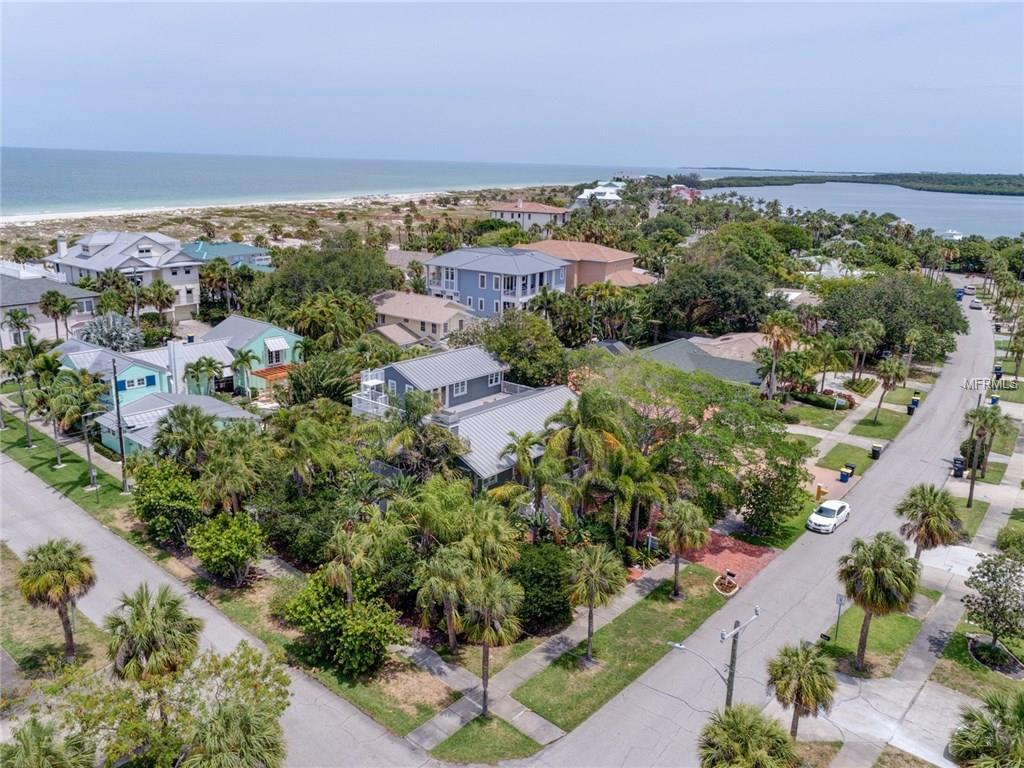 1000 MANDALAY AVENUE, CLEARWATER BEACH, Florida 33767, 4 Bedrooms Bedrooms, 8 Rooms Rooms,3 BathroomsBathrooms,Residential,For sale,MANDALAY,U7842421