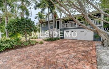 1000 MANDALAY AVENUE, CLEARWATER BEACH, Florida 33767, 4 Bedrooms Bedrooms, 8 Rooms Rooms,3 BathroomsBathrooms,Residential,For sale,MANDALAY,U7842421