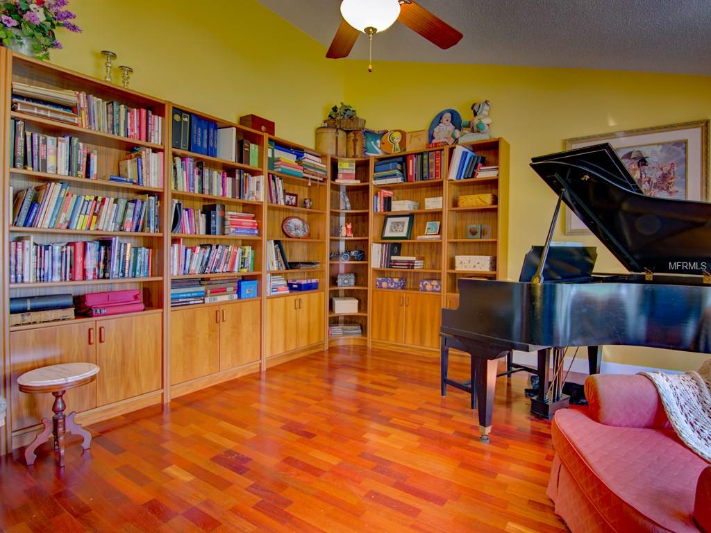 4802 STAHL COURT, ORLANDO, Florida 32817, 5 Bedrooms Bedrooms, 10 Rooms Rooms,3 BathroomsBathrooms,Residential,For sale,STAHL,O5561589