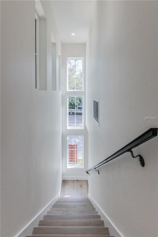 201 ORANGE PLACE, MAITLAND, Florida 32751, 3 Bedrooms Bedrooms, 7 Rooms Rooms,3 BathroomsBathrooms,Residential,For sale,ORANGE,O5560829