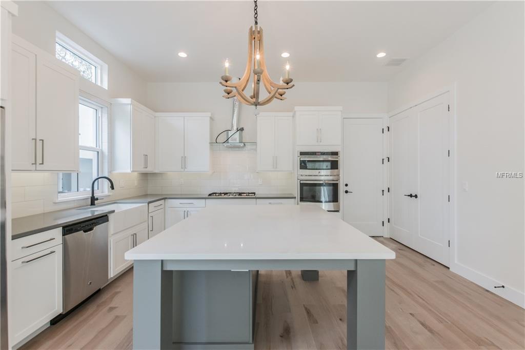 201 ORANGE PLACE, MAITLAND, Florida 32751, 3 Bedrooms Bedrooms, 7 Rooms Rooms,3 BathroomsBathrooms,Residential,For sale,ORANGE,O5560829