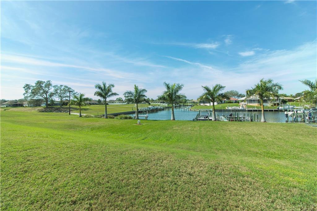 9 HACIENDA DRIVE, ENGLEWOOD, Florida 34223, 2 Bedrooms Bedrooms, 6 Rooms Rooms,2 BathroomsBathrooms,Residential,For sale,HACIENDA,N5916380