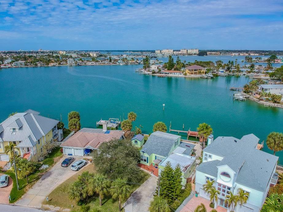 14075 N BAYSHORE DRIVE, MADEIRA BEACH, Florida 33708, 3 Bedrooms Bedrooms, 8 Rooms Rooms,3 BathroomsBathrooms,Residential,For sale,BAYSHORE,U7847520