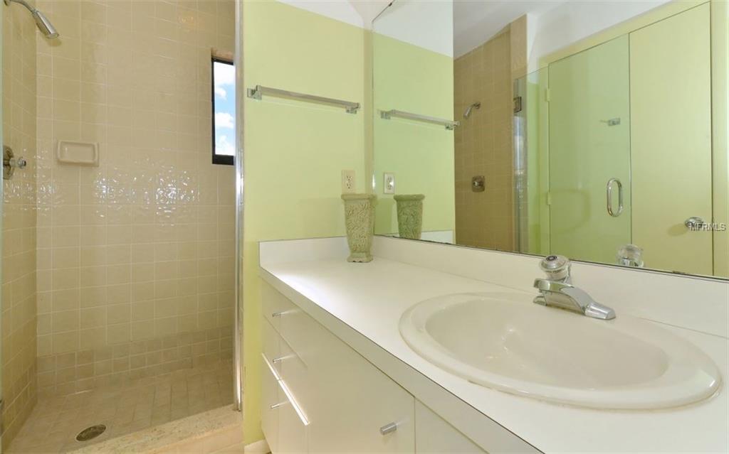 1916 HARBOURSIDE DRIVE, LONGBOAT KEY, Florida 34228, 2 Bedrooms Bedrooms, 6 Rooms Rooms,2 BathroomsBathrooms,Residential,For sale,HARBOURSIDE,A4186989