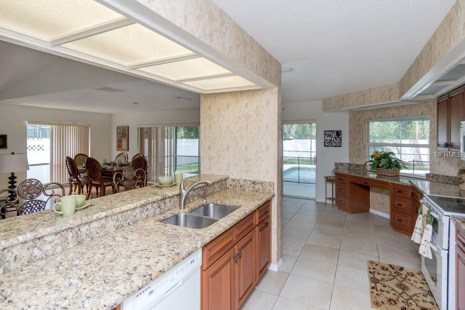2517 MASON OAKS DRIVE, VALRICO, Florida 33596, 4 Bedrooms Bedrooms, 11 Rooms Rooms,3 BathroomsBathrooms,Residential,For sale,MASON OAKS,T2897976