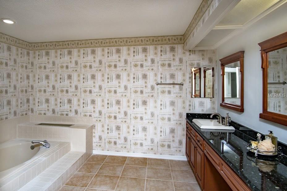 2517 MASON OAKS DRIVE, VALRICO, Florida 33596, 4 Bedrooms Bedrooms, 11 Rooms Rooms,3 BathroomsBathrooms,Residential,For sale,MASON OAKS,T2897976