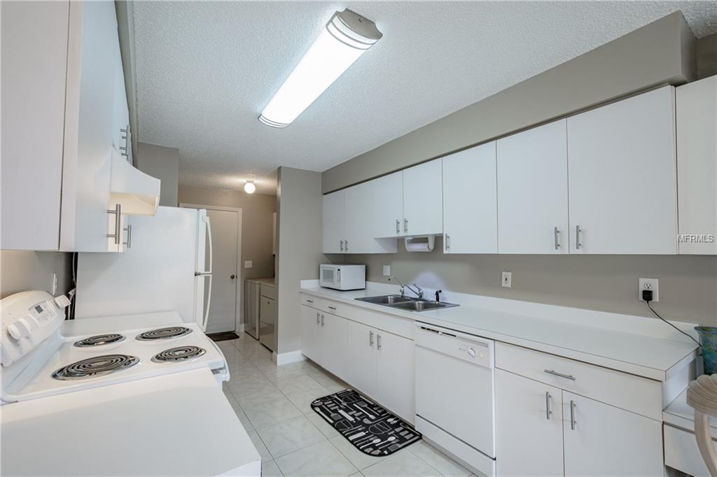 2011 W DEL WEBB BOULEVARD, SUN CITY CENTER, Florida 33573, 2 Bedrooms Bedrooms, 5 Rooms Rooms,2 BathroomsBathrooms,Residential,For sale,DEL WEBB,T2927021