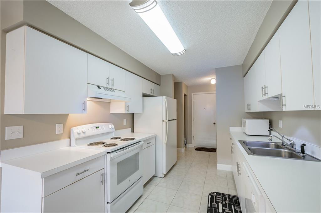 2011 W DEL WEBB BOULEVARD, SUN CITY CENTER, Florida 33573, 2 Bedrooms Bedrooms, 5 Rooms Rooms,2 BathroomsBathrooms,Residential,For sale,DEL WEBB,T2927021