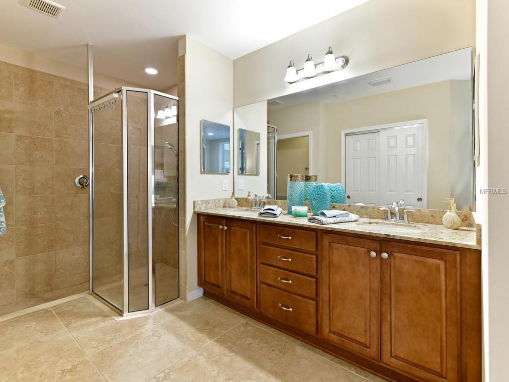 1037 RIVERSCAPE STREET, BRADENTON, Florida 34208, 3 Bedrooms Bedrooms, 7 Rooms Rooms,2 BathroomsBathrooms,Residential,For sale,RIVERSCAPE,A4209392