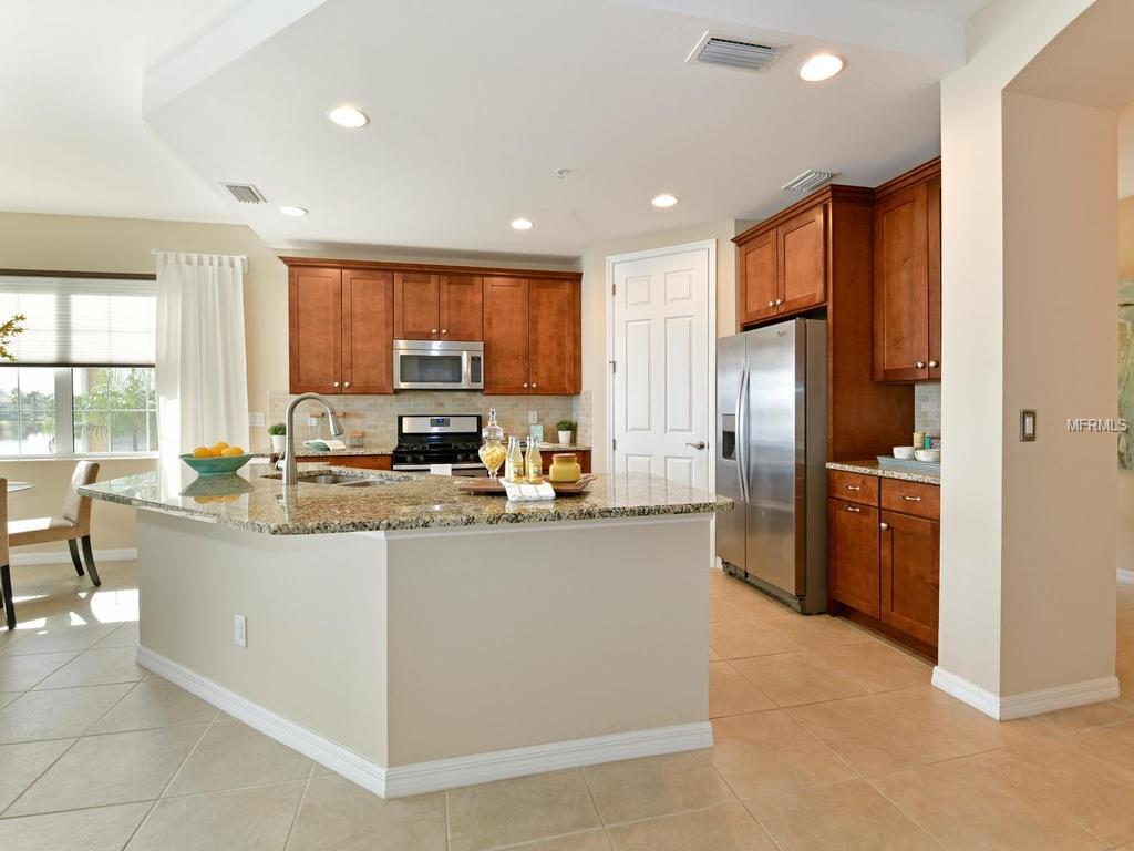 1037 RIVERSCAPE STREET, BRADENTON, Florida 34208, 3 Bedrooms Bedrooms, 7 Rooms Rooms,2 BathroomsBathrooms,Residential,For sale,RIVERSCAPE,A4209392