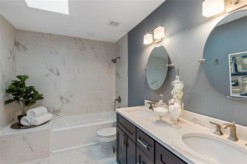 1809 BUCCANEER TERRACE, SARASOTA, Florida 34231, 3 Bedrooms Bedrooms, 7 Rooms Rooms,3 BathroomsBathrooms,Residential,For sale,BUCCANEER,A4204359