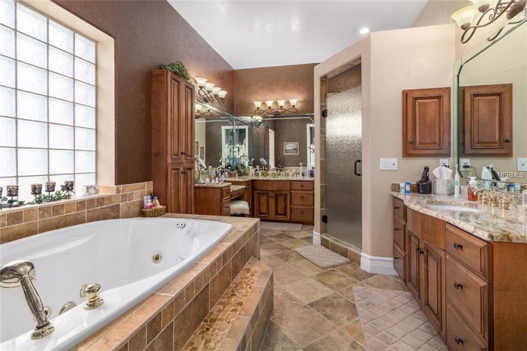 4646 HIDDEN FOREST DRIVE, SARASOTA, Florida 34235, 4 Bedrooms Bedrooms, 13 Rooms Rooms,3 BathroomsBathrooms,Residential,For sale,HIDDEN FOREST,A4208523