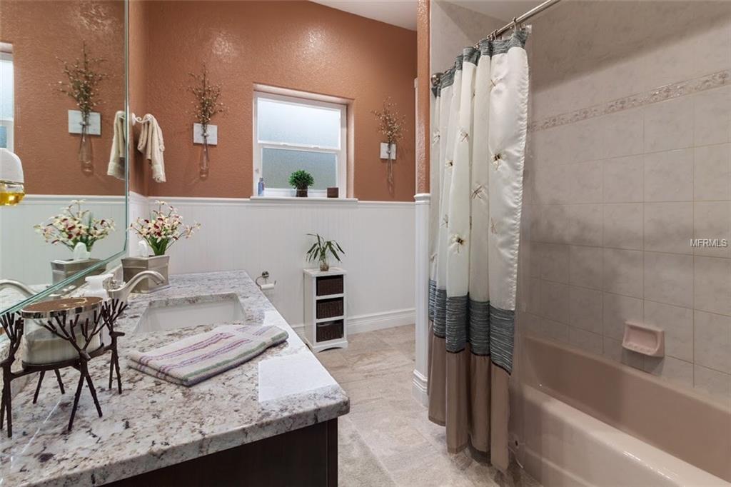 4646 HIDDEN FOREST DRIVE, SARASOTA, Florida 34235, 4 Bedrooms Bedrooms, 13 Rooms Rooms,3 BathroomsBathrooms,Residential,For sale,HIDDEN FOREST,A4208523