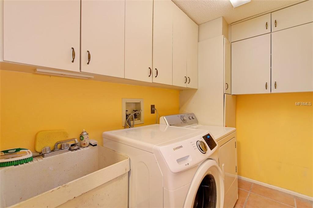 3871 EASTON STREET, SARASOTA, Florida 34238, 4 Bedrooms Bedrooms, 10 Rooms Rooms,3 BathroomsBathrooms,Residential,For sale,EASTON,A4206004