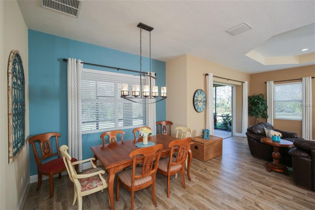 1938 CROOKED LAKE CIRCLE, BRADENTON, Florida 34211, 3 Bedrooms Bedrooms, 9 Rooms Rooms,2 BathroomsBathrooms,Residential,For sale,CROOKED LAKE,A4208524