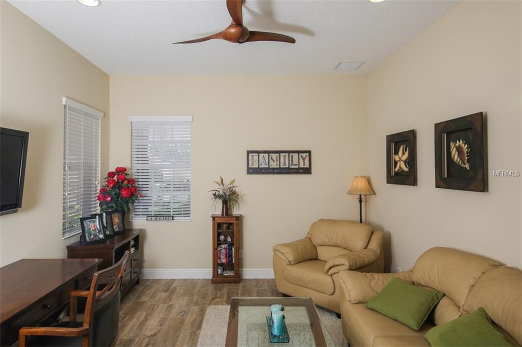 1938 CROOKED LAKE CIRCLE, BRADENTON, Florida 34211, 3 Bedrooms Bedrooms, 9 Rooms Rooms,2 BathroomsBathrooms,Residential,For sale,CROOKED LAKE,A4208524