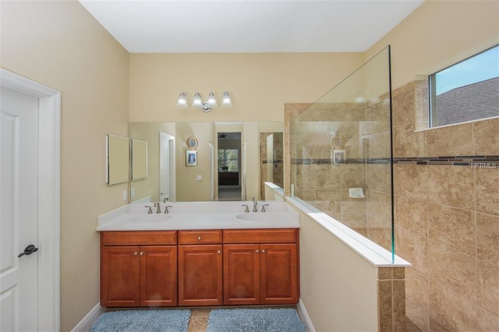 1938 CROOKED LAKE CIRCLE, BRADENTON, Florida 34211, 3 Bedrooms Bedrooms, 9 Rooms Rooms,2 BathroomsBathrooms,Residential,For sale,CROOKED LAKE,A4208524