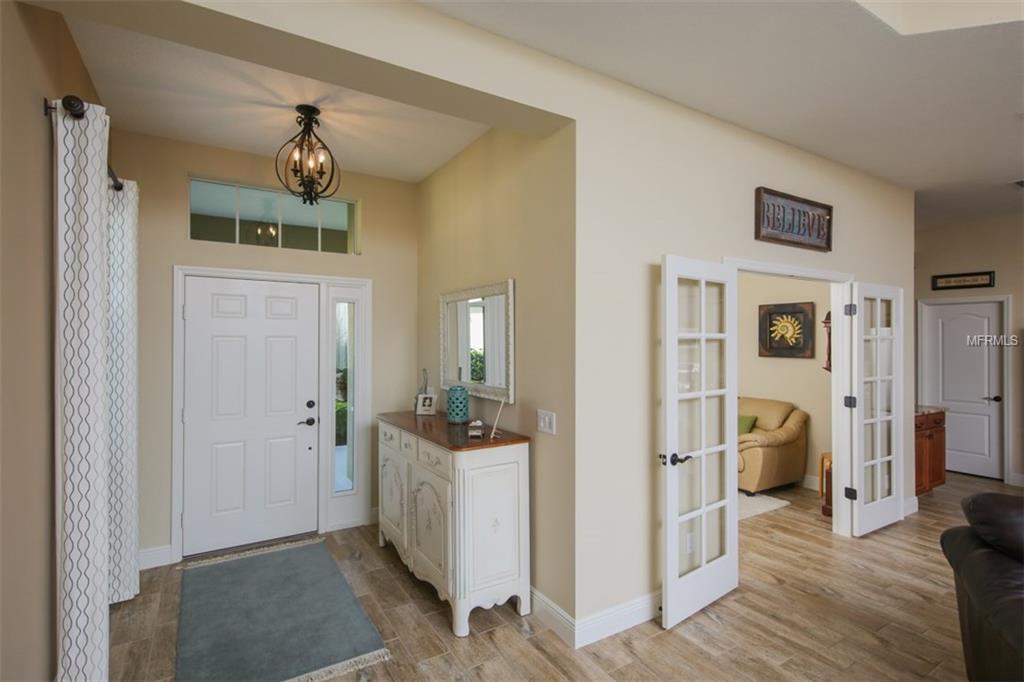 1938 CROOKED LAKE CIRCLE, BRADENTON, Florida 34211, 3 Bedrooms Bedrooms, 9 Rooms Rooms,2 BathroomsBathrooms,Residential,For sale,CROOKED LAKE,A4208524