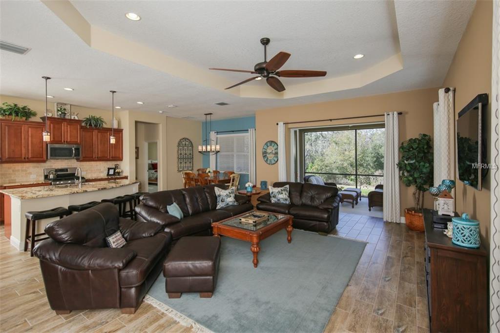 1938 CROOKED LAKE CIRCLE, BRADENTON, Florida 34211, 3 Bedrooms Bedrooms, 9 Rooms Rooms,2 BathroomsBathrooms,Residential,For sale,CROOKED LAKE,A4208524