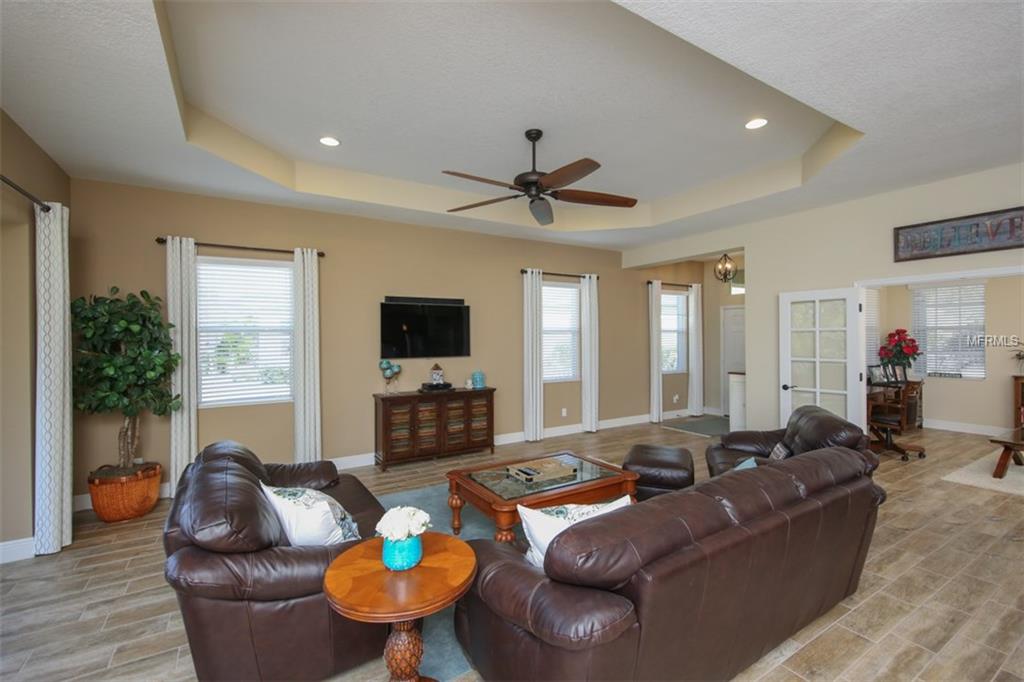 1938 CROOKED LAKE CIRCLE, BRADENTON, Florida 34211, 3 Bedrooms Bedrooms, 9 Rooms Rooms,2 BathroomsBathrooms,Residential,For sale,CROOKED LAKE,A4208524