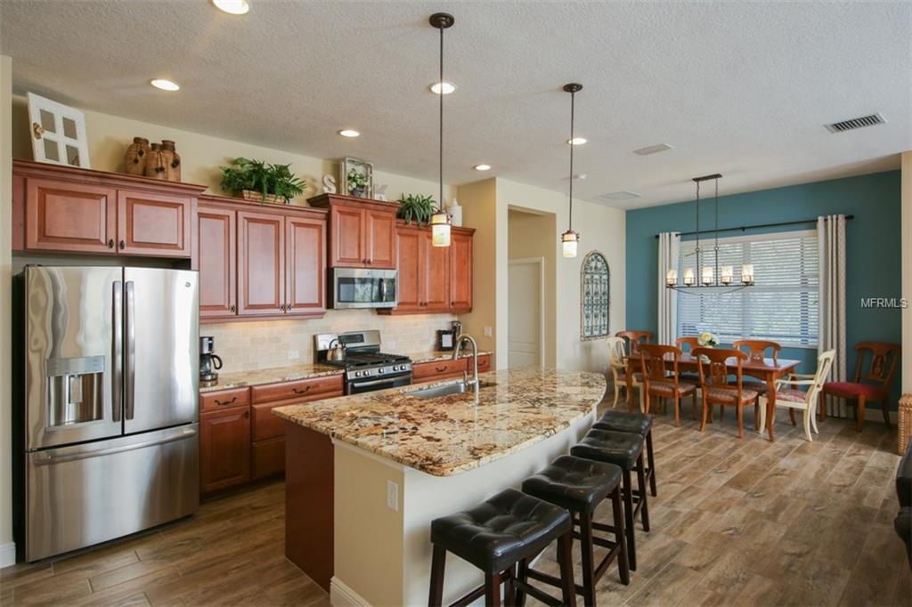 1938 CROOKED LAKE CIRCLE, BRADENTON, Florida 34211, 3 Bedrooms Bedrooms, 9 Rooms Rooms,2 BathroomsBathrooms,Residential,For sale,CROOKED LAKE,A4208524