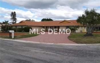 2 BRENTWOOD LANE, ENGLEWOOD, Florida 34223, 3 Bedrooms Bedrooms, 7 Rooms Rooms,2 BathroomsBathrooms,Residential,For sale,BRENTWOOD,D5920590