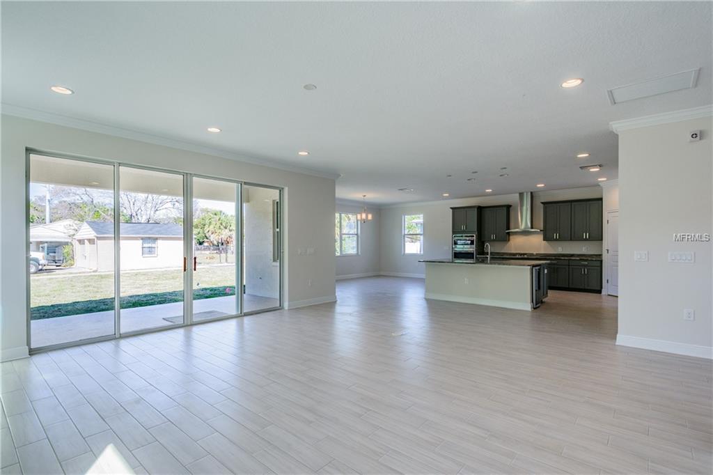 4010 W AZEELE STREET, TAMPA, Florida 33609, 5 Bedrooms Bedrooms, 8 Rooms Rooms,4 BathroomsBathrooms,Residential,For sale,AZEELE,T2911922