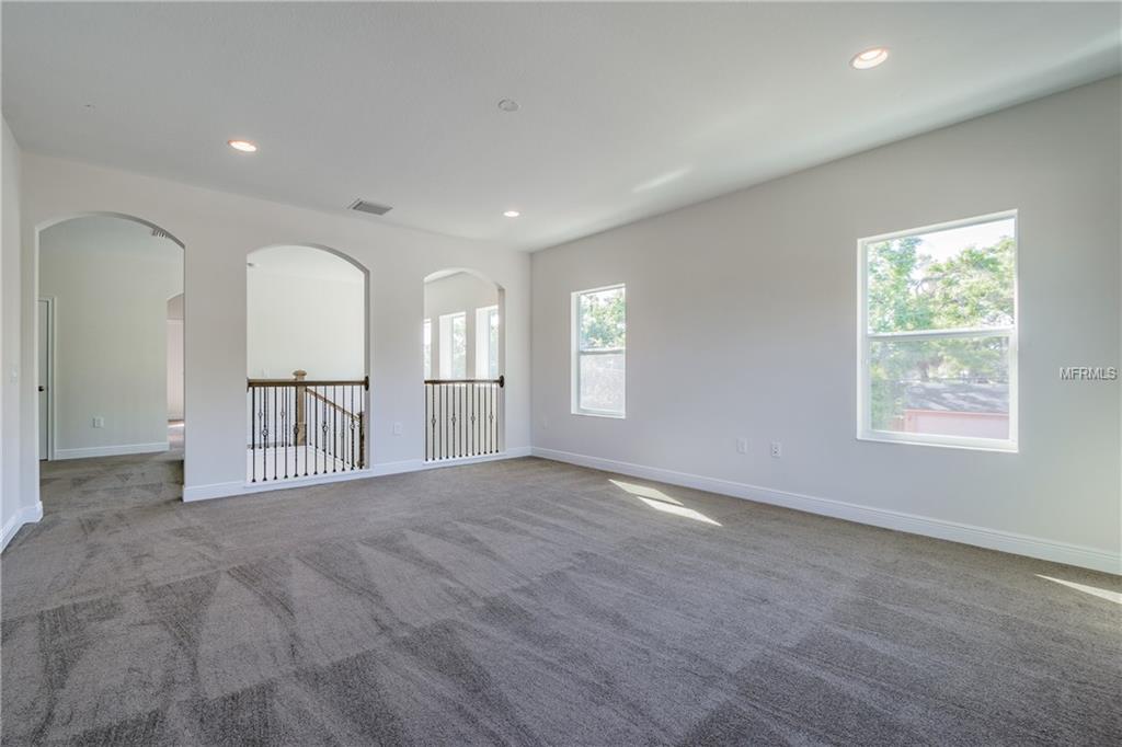 4010 W AZEELE STREET, TAMPA, Florida 33609, 5 Bedrooms Bedrooms, 8 Rooms Rooms,4 BathroomsBathrooms,Residential,For sale,AZEELE,T2911922