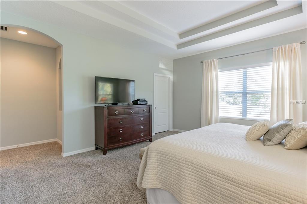 4010 W AZEELE STREET, TAMPA, Florida 33609, 5 Bedrooms Bedrooms, 8 Rooms Rooms,4 BathroomsBathrooms,Residential,For sale,AZEELE,T2911922