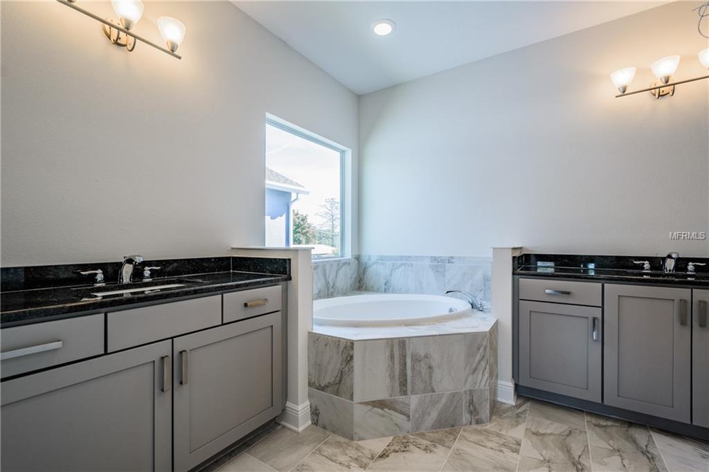 4010 W AZEELE STREET, TAMPA, Florida 33609, 5 Bedrooms Bedrooms, 8 Rooms Rooms,4 BathroomsBathrooms,Residential,For sale,AZEELE,T2911922