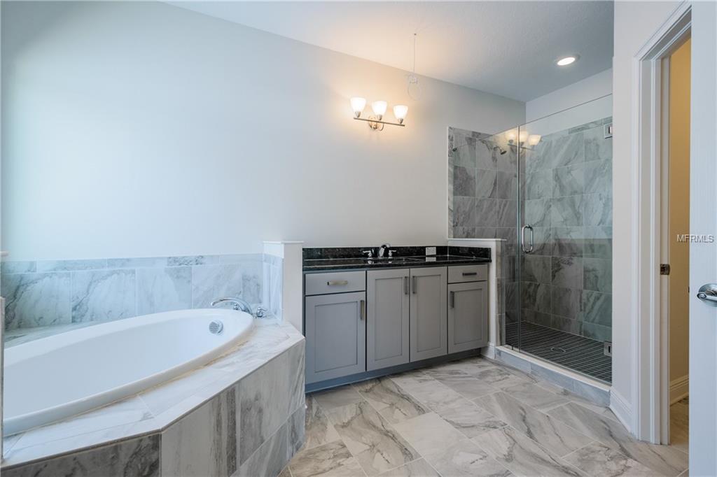 4010 W AZEELE STREET, TAMPA, Florida 33609, 5 Bedrooms Bedrooms, 8 Rooms Rooms,4 BathroomsBathrooms,Residential,For sale,AZEELE,T2911922