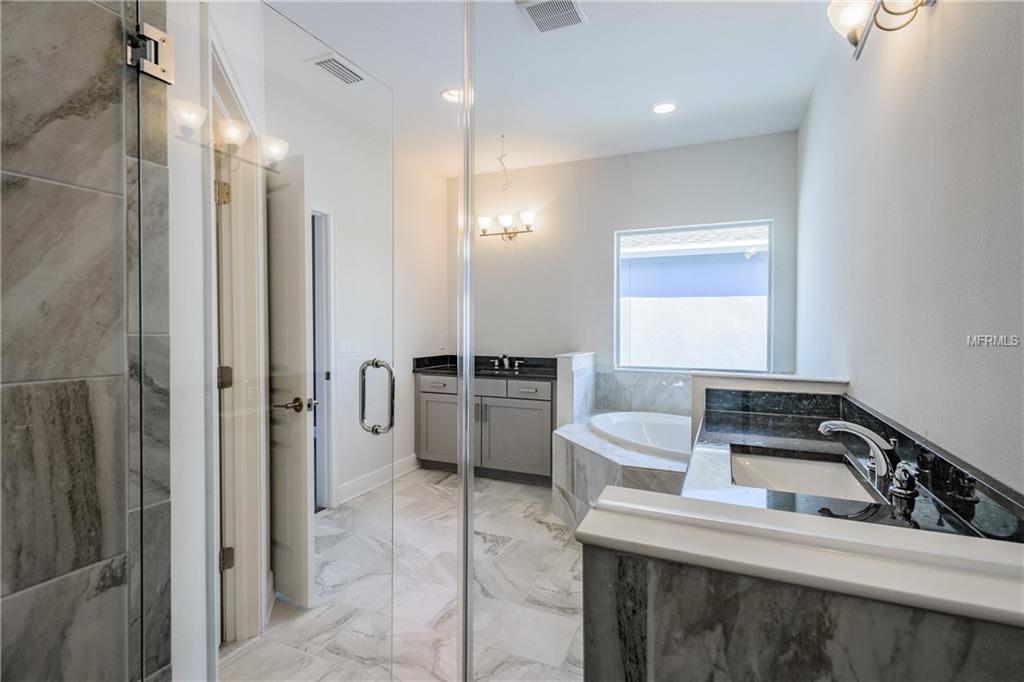 4010 W AZEELE STREET, TAMPA, Florida 33609, 5 Bedrooms Bedrooms, 8 Rooms Rooms,4 BathroomsBathrooms,Residential,For sale,AZEELE,T2911922