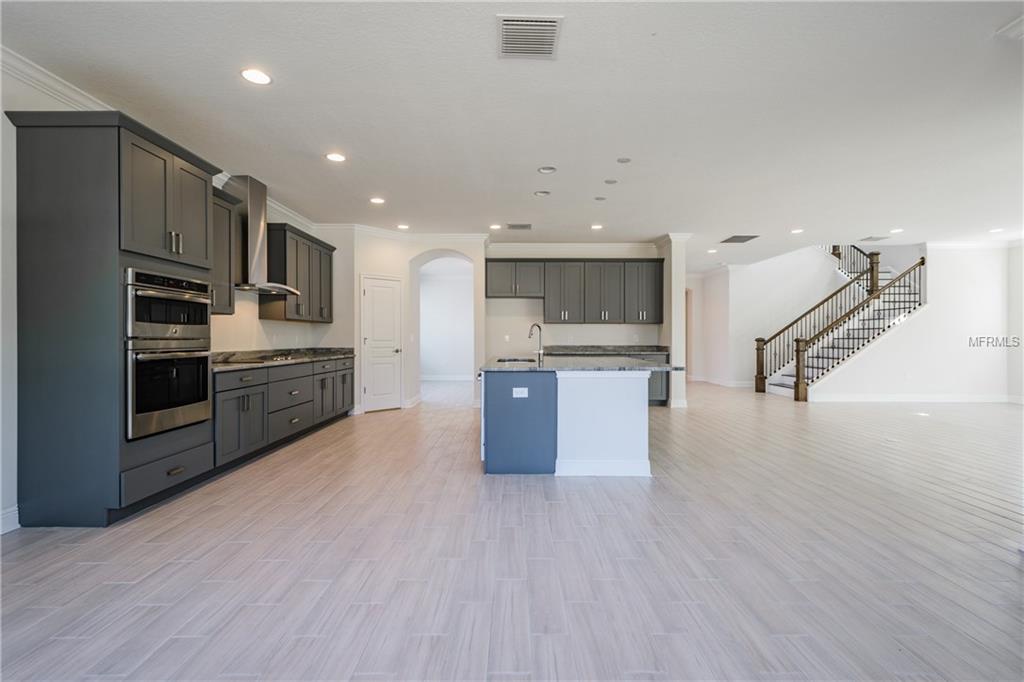 4010 W AZEELE STREET, TAMPA, Florida 33609, 5 Bedrooms Bedrooms, 8 Rooms Rooms,4 BathroomsBathrooms,Residential,For sale,AZEELE,T2911922