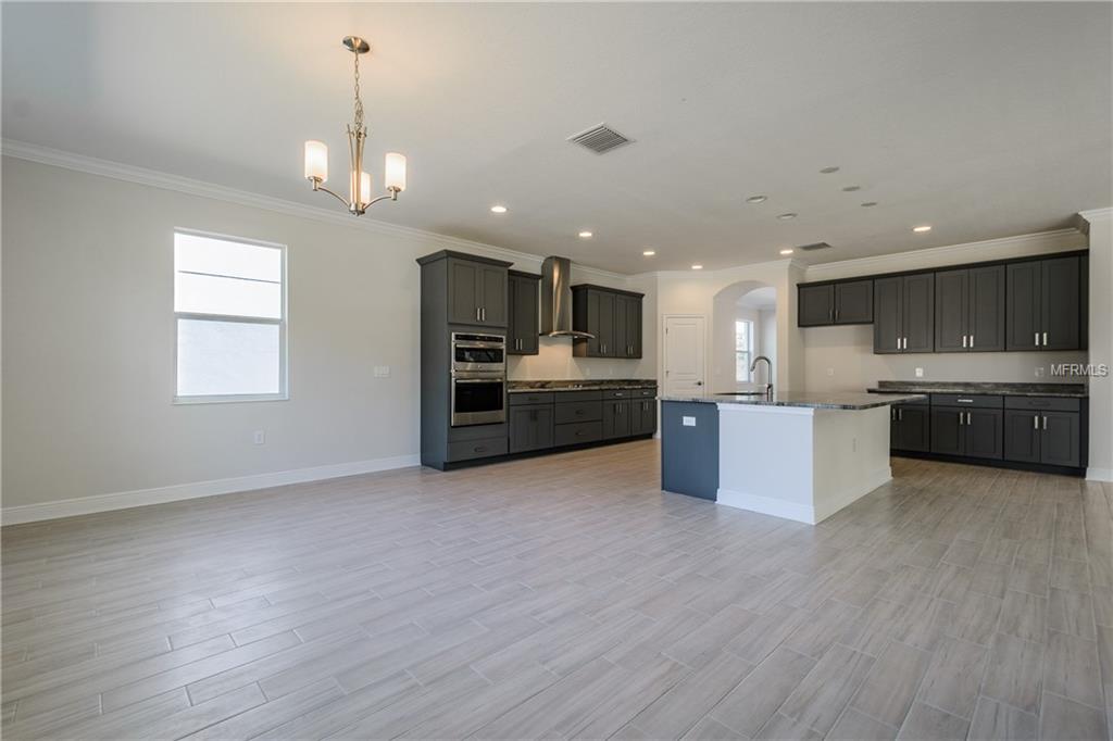 4010 W AZEELE STREET, TAMPA, Florida 33609, 5 Bedrooms Bedrooms, 8 Rooms Rooms,4 BathroomsBathrooms,Residential,For sale,AZEELE,T2911922