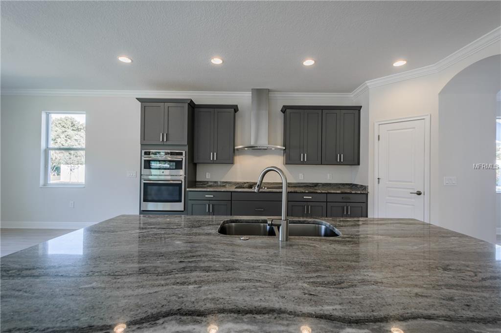 4010 W AZEELE STREET, TAMPA, Florida 33609, 5 Bedrooms Bedrooms, 8 Rooms Rooms,4 BathroomsBathrooms,Residential,For sale,AZEELE,T2911922