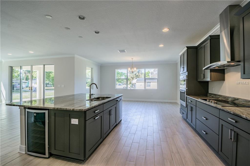 4010 W AZEELE STREET, TAMPA, Florida 33609, 5 Bedrooms Bedrooms, 8 Rooms Rooms,4 BathroomsBathrooms,Residential,For sale,AZEELE,T2911922