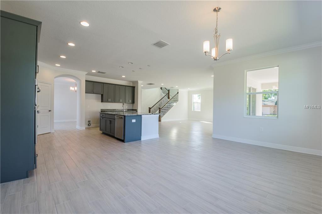 4010 W AZEELE STREET, TAMPA, Florida 33609, 5 Bedrooms Bedrooms, 8 Rooms Rooms,4 BathroomsBathrooms,Residential,For sale,AZEELE,T2911922