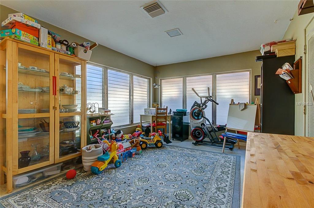 6579 RENALDO WAY S, ST PETERSBURG, Florida 33707, 2 Bedrooms Bedrooms, 5 Rooms Rooms,2 BathroomsBathrooms,Residential,For sale,RENALDO,U7844616