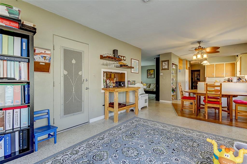 6579 RENALDO WAY S, ST PETERSBURG, Florida 33707, 2 Bedrooms Bedrooms, 5 Rooms Rooms,2 BathroomsBathrooms,Residential,For sale,RENALDO,U7844616