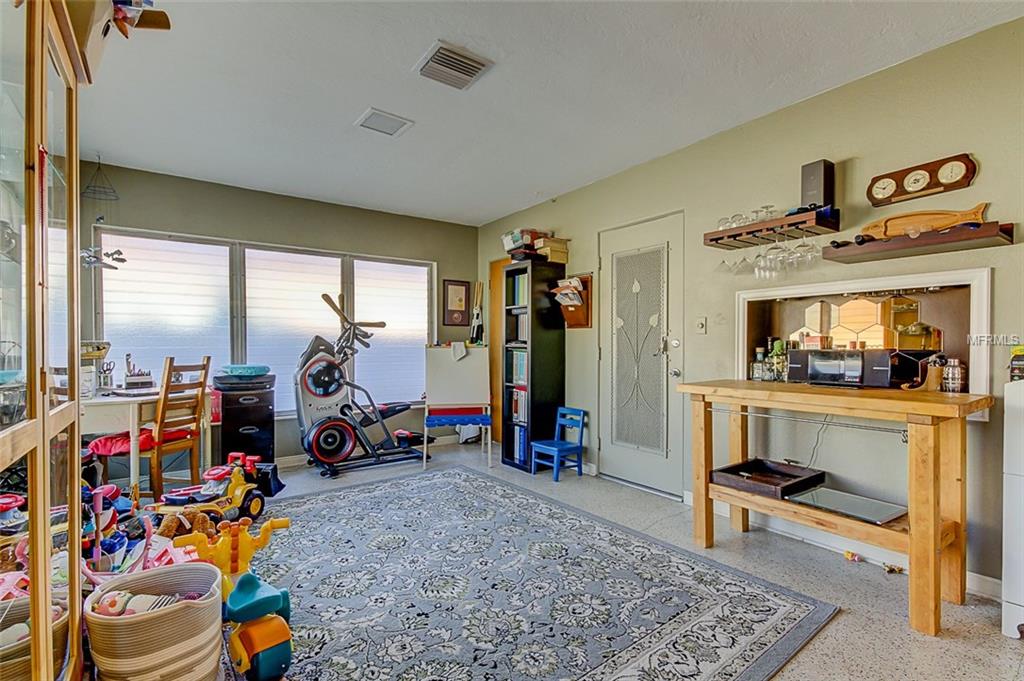 6579 RENALDO WAY S, ST PETERSBURG, Florida 33707, 2 Bedrooms Bedrooms, 5 Rooms Rooms,2 BathroomsBathrooms,Residential,For sale,RENALDO,U7844616