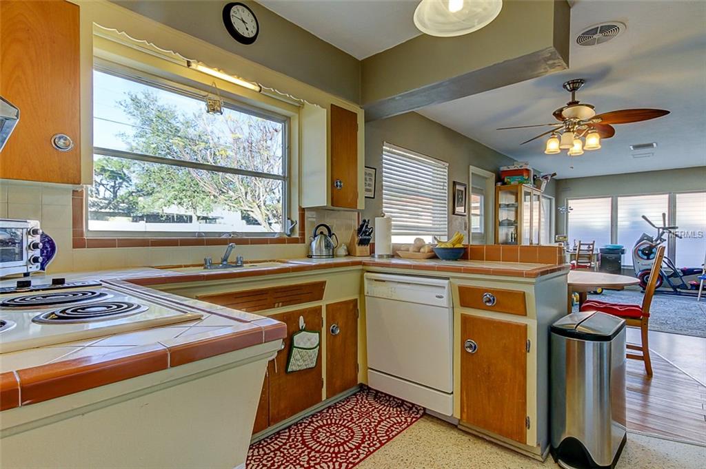 6579 RENALDO WAY S, ST PETERSBURG, Florida 33707, 2 Bedrooms Bedrooms, 5 Rooms Rooms,2 BathroomsBathrooms,Residential,For sale,RENALDO,U7844616