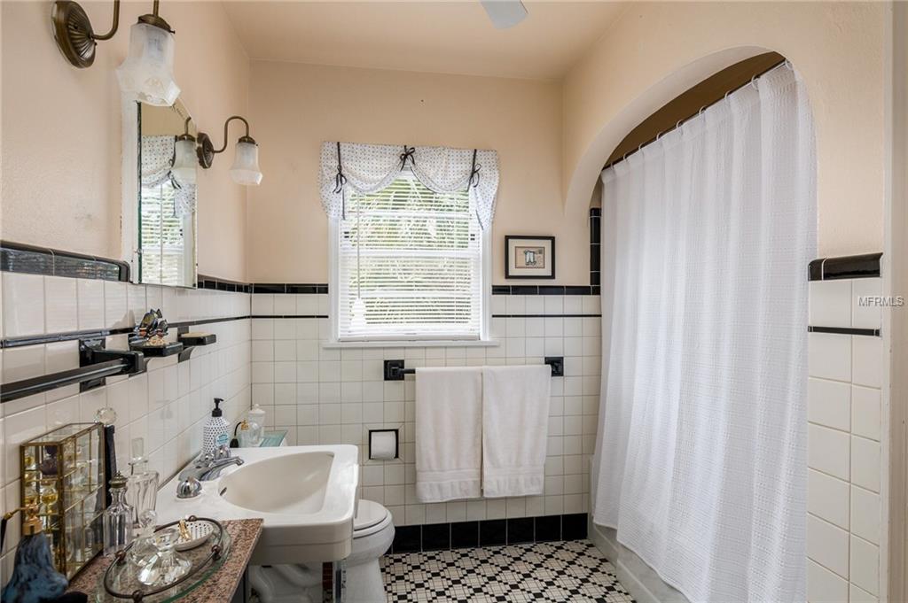 3901 1ST AVENUE N, ST PETERSBURG, Florida 33713, 3 Bedrooms Bedrooms, 5 Rooms Rooms,1 BathroomBathrooms,Residential,For sale,1ST,U7845687