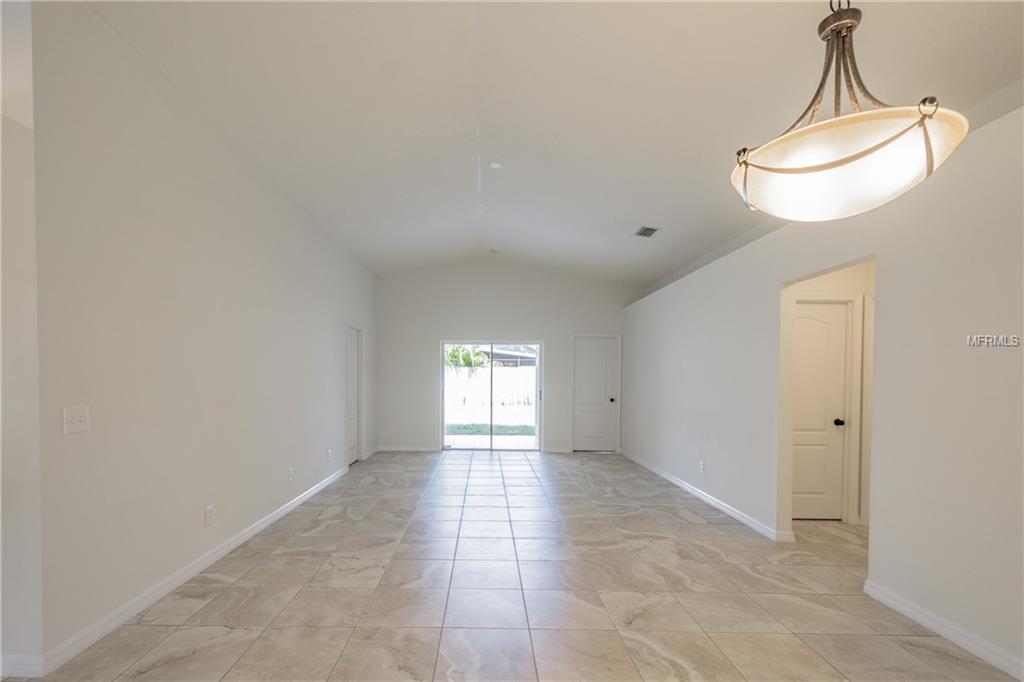 7604 WILTSHIRE PARK PLACE, APOLLO BEACH, Florida 33572, 4 Bedrooms Bedrooms, 8 Rooms Rooms,2 BathroomsBathrooms,Residential,For sale,WILTSHIRE PARK,U7847136