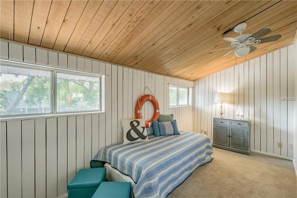 945 11TH STREET N, ST PETERSBURG, Florida 33705, 6 Bedrooms Bedrooms, 6 Rooms Rooms,3 BathroomsBathrooms,Residential,For sale,11TH,U7832608