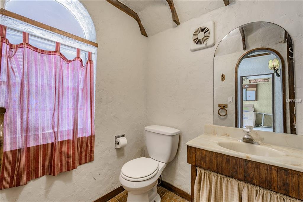 945 11TH STREET N, ST PETERSBURG, Florida 33705, 6 Bedrooms Bedrooms, 6 Rooms Rooms,3 BathroomsBathrooms,Residential,For sale,11TH,U7832608